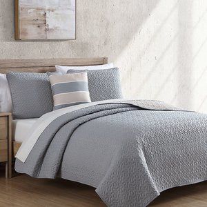 New 4 Piece Grey & Taupe Reversible Polyester Quilt Set Accent Pillow Included
